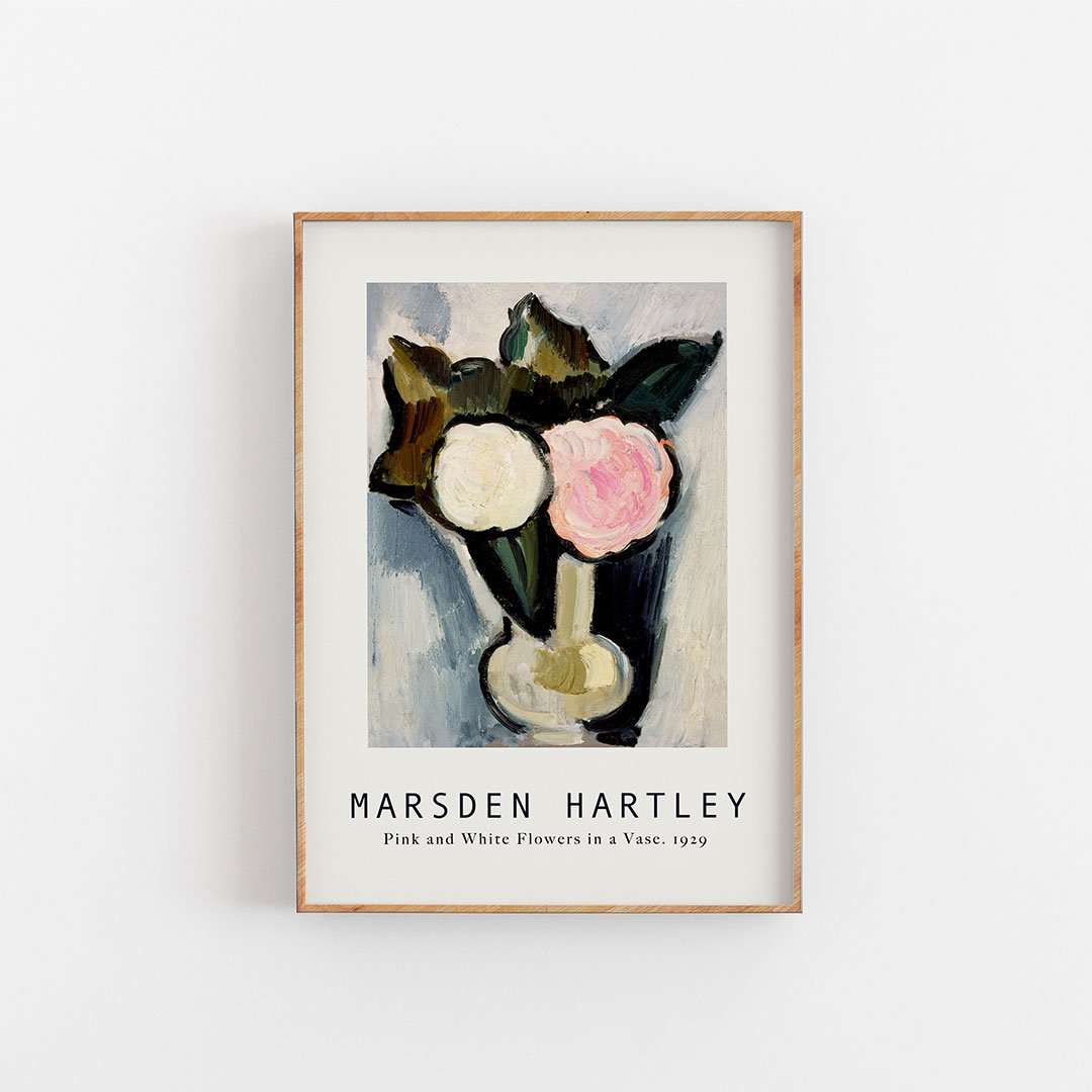 Marsden Hartley - Rosa och vita blommor i en vas 